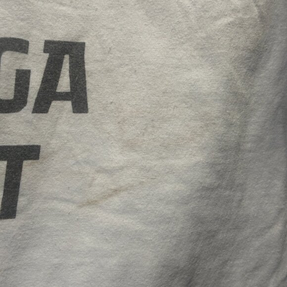EUC Gildan Johnny Depp " Time for a Mega Pint" White T-Shirt Grey Font Size M - Picture 3 of 11